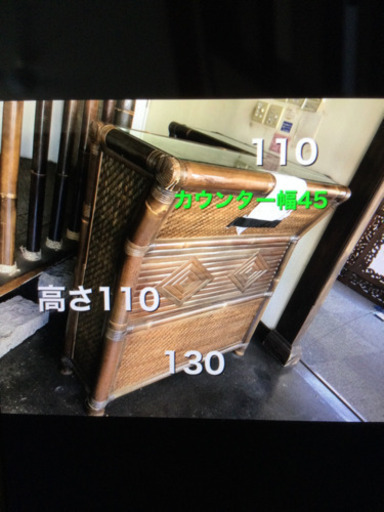 竹細工のバーカウンター