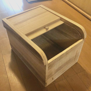 木の米びつ　10キロ入ります