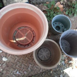 【取引成立】●無料● プラスチック製 植木鉢 4点 まとめて 差...