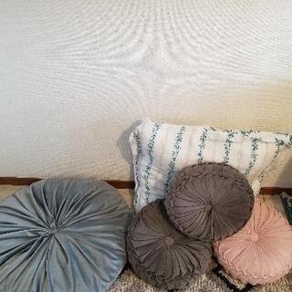 8月中【現金可】クッション1個300円～の画像