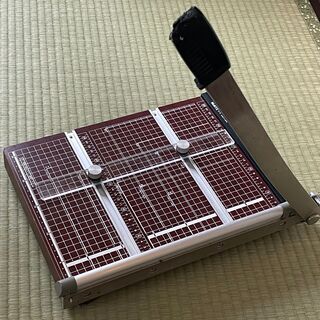 ～8/3 ★美品★ MAITZ  ペーパー（ギロチン）カッター 裁断機  目盛り付事務器 A4、ハガキ等対応 10枚裁断の画像