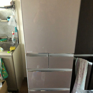 綺麗な大きめ冷蔵庫