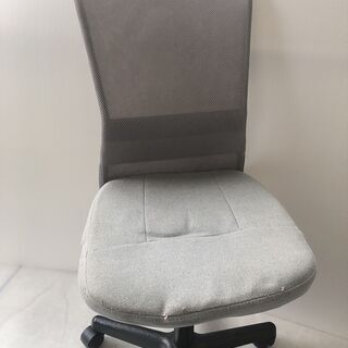 デスク用・勉強机用の椅子になります。