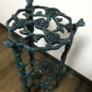 2段薔薇柄フラワースタンド（アイアン）