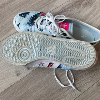 ※お値下げ!!【二宮くん】adidas ハイビスカス・花柄 スニーカー ADI-EASEの画像