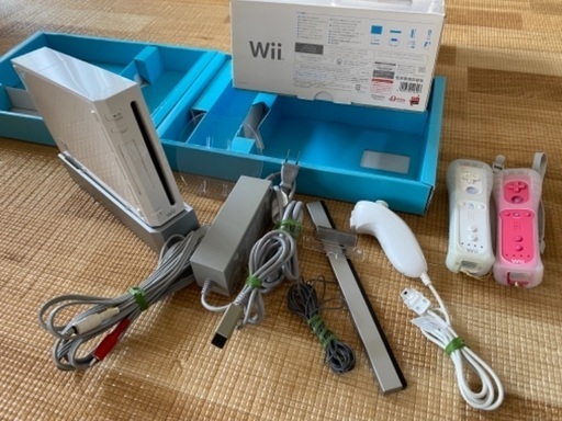 美品　wii本体一式、wii fit本体一式、スーパーマリオブラザーズ付き