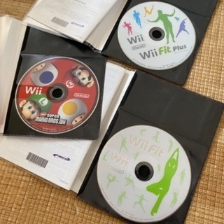 美品　wii本体一式、wii fit本体一式、スーパーマリオブラザーズ付きの画像