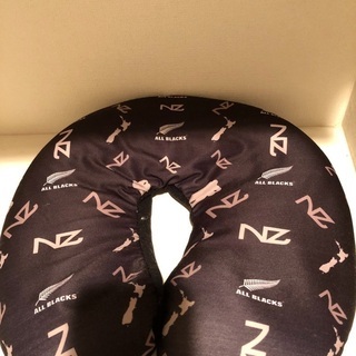 NZ All Blacks のネックピロー