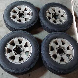 100系ﾊｲｴｰｽ純正ｱﾙﾐﾎｲｰﾙ、夏ﾀｲﾔ４本の画像