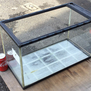 中古　④  水槽　中くらい　幅59.8　　奥行29.2　　高さ36.2（ｃｍ）　　KOTOBUKI    幅　60cm  奥行　30cm    補修出来る方用　寿工芸　クリスタルの画像