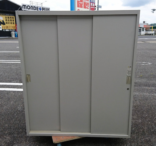 ○オカムラ 3枚引き違い書庫② 幅900×奥行450×高さ1050(mm) 中古品 鍵付き