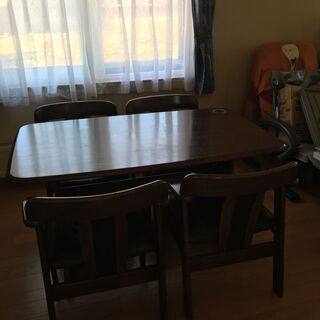 【無料で差し上げます！】ダイニングテーブルと椅子四脚/引き取り限定