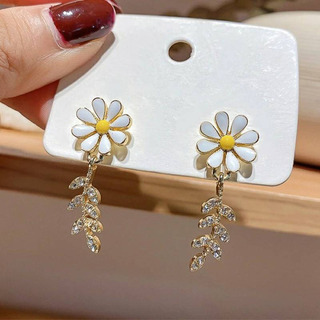 韓国風ピアス　デイジーピアス