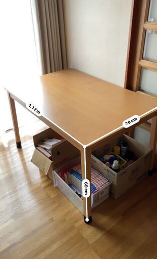 ニトリのダイニングテーブルです。