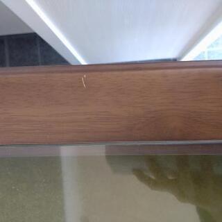 キャビネット（白:上がガラス製）の画像