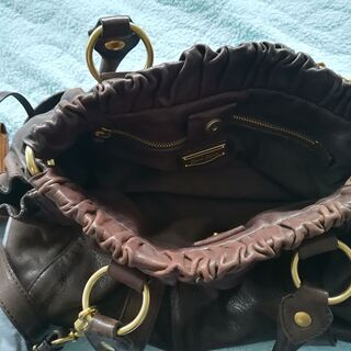 MIU MIU のバックと財布のセットの画像