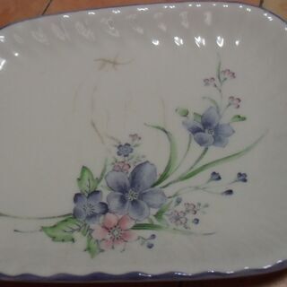 【取引成立】●無料● 平皿 お花デザイン 2枚セット 差し上げます。＊石川県＊美川より＊期間限定の画像