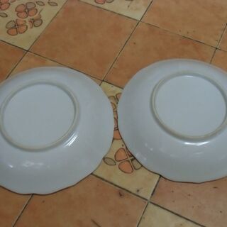 【取引成立】●無料● 青系 丸型 お花デザイン お皿 2枚 セット 差し上げます。＊石川県＊美川より＊期間限定の画像