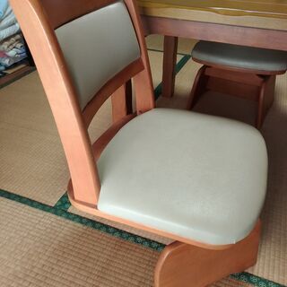 こたつテーブル　椅子2脚セットの画像