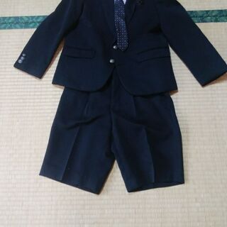 男児130ゆったりサイズ　卒園式、入学式用スーツの画像