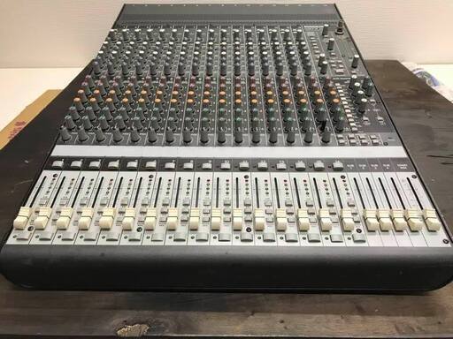 アナログミキサー　Mackie ONYX1640