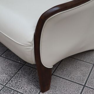 老舗家具メーカーHAMAMOTO(浜本工芸)のNo.2700 本革2人掛けソファです。