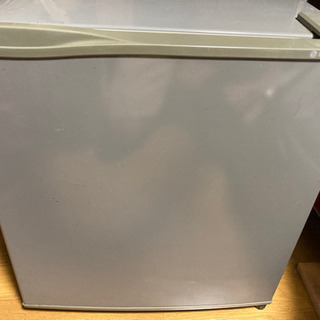 46L小型冷蔵庫used グレー　引き取りに来る方に無料で、差し...