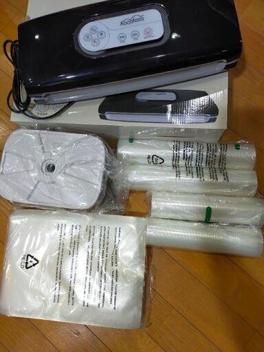 真空パック機セット　新品未使用　袋、ロール袋、タッパー付き