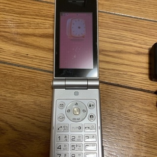 ガラケー(ピンク)、充電器、モバイルバッテリー