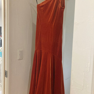 ワンショルダードレス