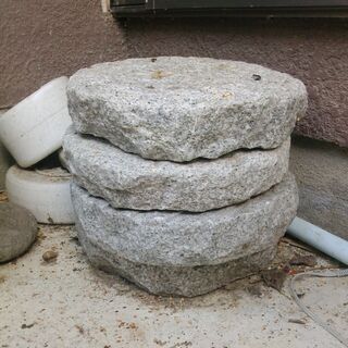 漬け物石　５個あります