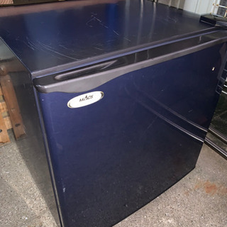 小型冷蔵庫　（さらに値下げしました）