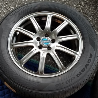 車のタイヤ&ホールの画像