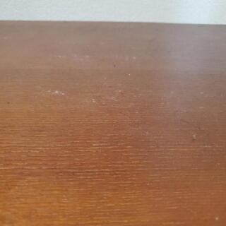 ガラス天板のローテーブルの画像