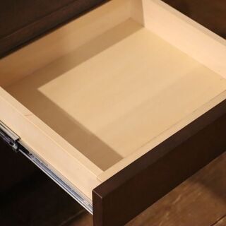 karimoku(カリモク家具)よりワイドタイプのTVボードのご紹介です。オーク材とガラス扉の落ち着いた色合いがモダンでスタイリッシュ！ロータイプなのに収納力抜群なAVボードです♪BG914の画像