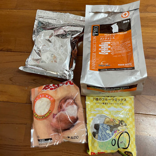 【お取引中】ハムスター餌、床材　まとめ売りの画像