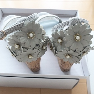 RANDA フラワーウェッジサンダルの画像