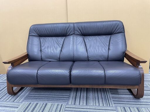 値下げ　FUJI FURNITURE製　本革　2人掛けソファ　幅1550、座面内寸1400mm