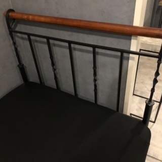 アンティーク風ベッドの画像