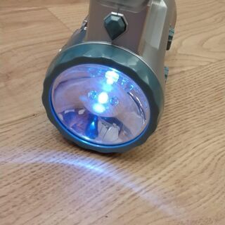 新品 未使用 懐中電灯 太陽光発電 非常用 手動発電 ランタン
