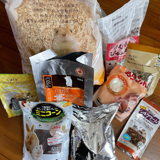 【お取引中】ハムスター餌、床材　まとめ売り