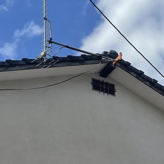 台風シーズン前、飛んでいきそうな物が屋根にないですか？