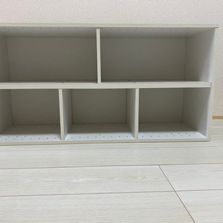 決まりました。ホワイト収納棚①・ゴーグル