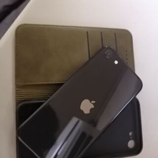 iPhone SE (第2世代） 64GB ブラック au SIMロック解除済みSIMフリーの画像