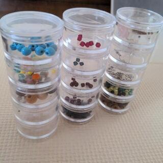 【取引中】ビーズ　手芸用品　ケースごとの画像