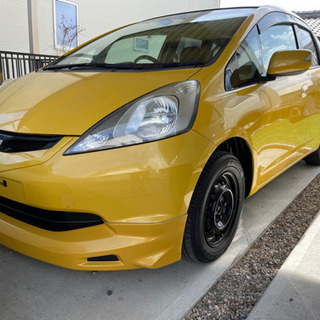 ホンダ　フィット　イエロー