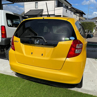 ホンダ　フィット　イエローの画像