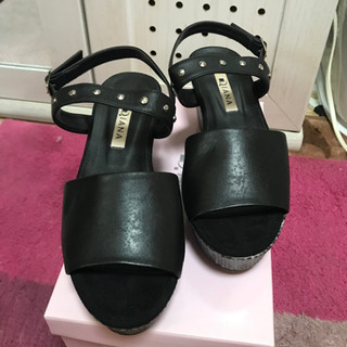 ♦️新品未使用　DIANA ウェッジソール　サンダル