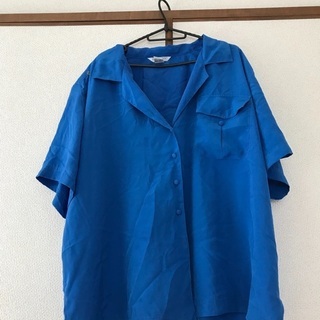 オーバーサイズ爽やかなボタンブラウス