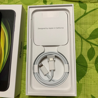 iphone se2世代目　64GB ブラック　au simフリーの画像